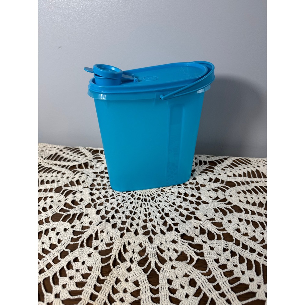 Tupperware Modular Mates Oval Pour-All Pitcher Blue with Handle 1612-4 Pantry